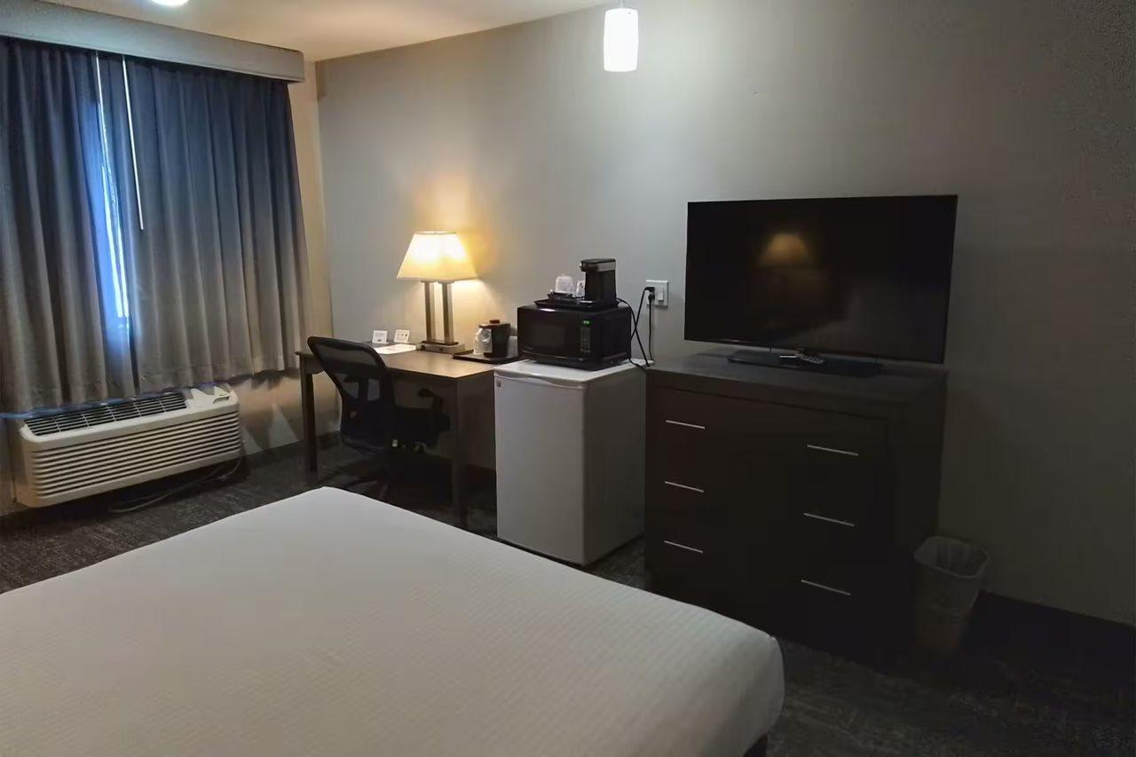 Baymont By Wyndham Moses Hotel