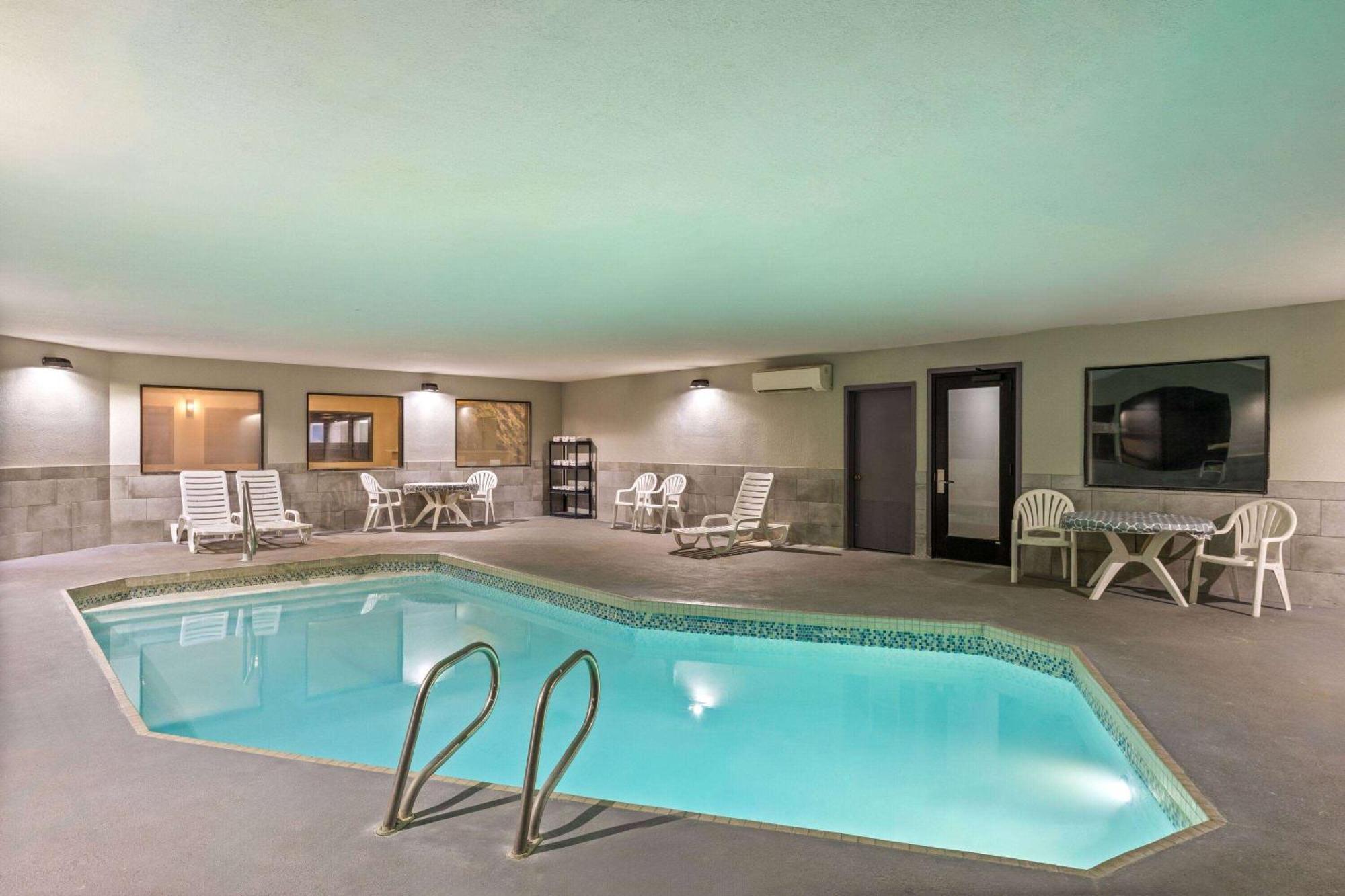 Baymont By Wyndham Moses Hotel