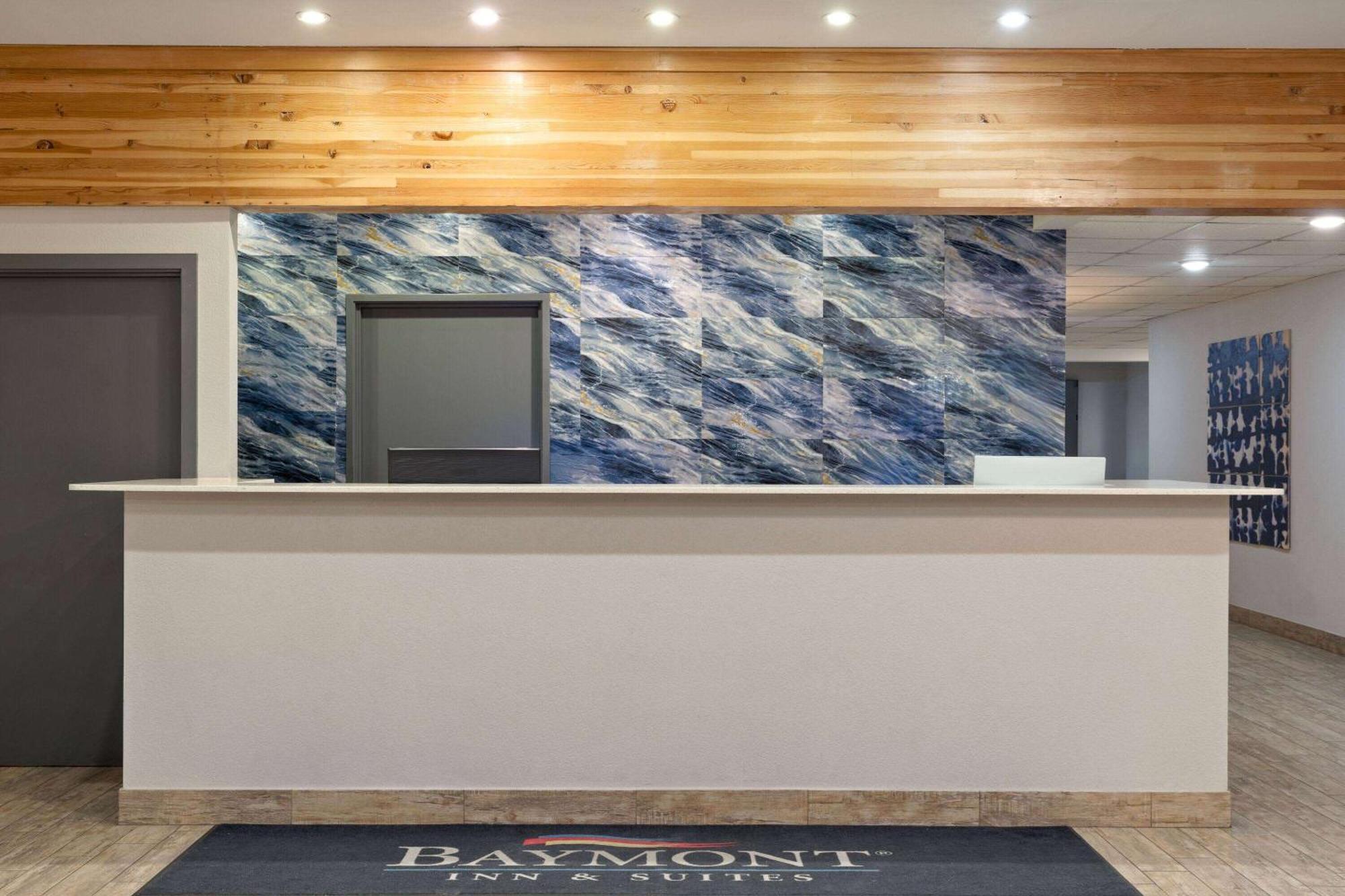 Hotel Baymont By Wyndham Moses 3*